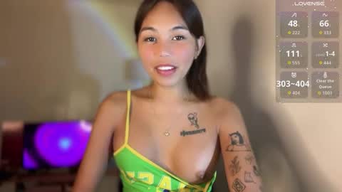 Snapshot of petitegirlx69 chatting on 22, 5, 2026 miss lisa online show from 22, 5, 2026