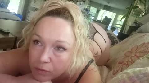 pinkandjuicey online show from 24, 4, 2026