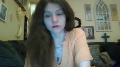 queencrimsonlvx online show from 23, 4, 2026