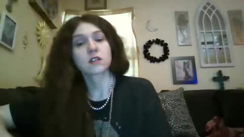 queencrimsonlvx online show from 2, 5, 2026