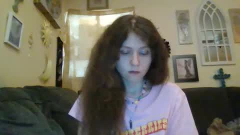 queencrimsonlvx online show from 19, 5, 2026