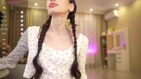 Nelly  INSTA  queenelia  online show from 21, 6, 2026