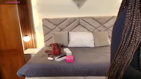 Snapshot of raqueljones_ chatting on 10, 5, 2026 Raquel online show from 10, 5, 2026