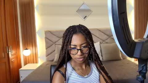 Snapshot of raqueljones_ chatting on 19, 5, 2026 Raquel online show from 19, 5, 2026