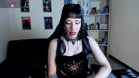 Snapshot of ravenelle_ chatting on 28, 4, 2026 ravenelle_ online show from 28, 4, 2026