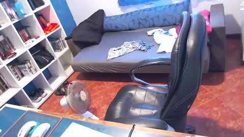 ravingr3d3 online show from 16, 6, 2026
