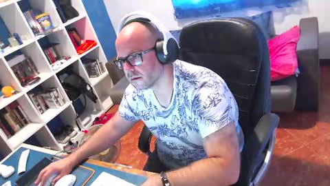 ravingr3d3 online show from 17, 6, 2026