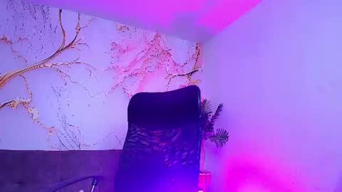 raylin_escobar online show from 17, 6, 2026