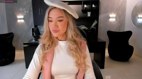 Snapshot of rebeccahudson_ chatting on 5, 6, 2026 Rebe online show from 5, 6, 2026