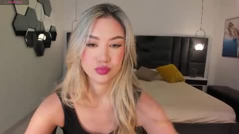 Snapshot of rebeccahudson_ chatting on 17, 6, 2026 Rebe online show from 17, 6, 2026