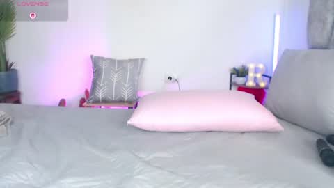 Snapshot of regina1819 chatting on 14, 6, 2026 regina1819 online show from 14, 6, 2026