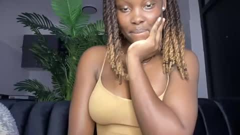 Snapshot of reina77xo chatting on 12, 6, 2026 reina77xo online show from 12, 6, 2026