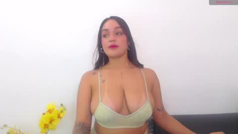 renatabrownn28 online show from 17, 6, 2026