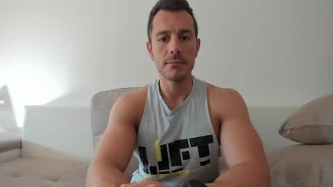 Snapshot of roberto4ever chatting on 5, 6, 2026 roberto4ever online show from 5, 6, 2026
