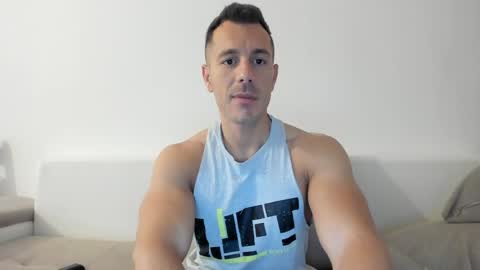 Snapshot of roberto4ever chatting on 7, 6, 2026 roberto4ever online show from 7, 6, 2026