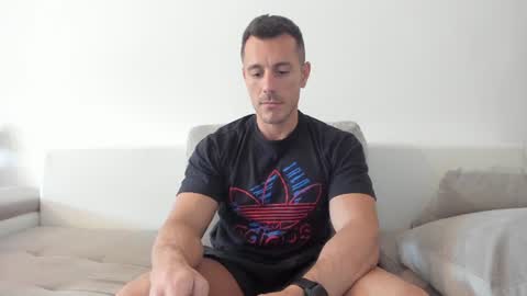 Snapshot of roberto4ever chatting on 8, 6, 2026 roberto4ever online show from 8, 6, 2026
