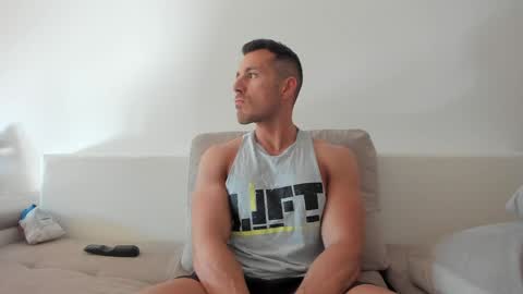 Snapshot of roberto4ever chatting on 9, 6, 2026 roberto4ever online show from 9, 6, 2026
