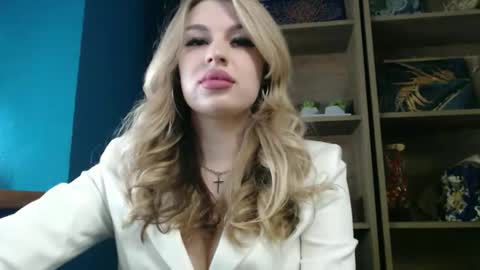 Snapshot of rosaline_ly chatting on 19, 5, 2026 Rosalina online show from 19, 5, 2026