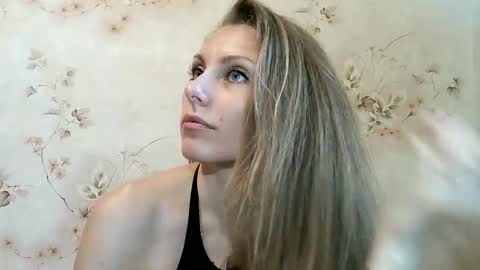 roxyfox18x01 online show from 11, 6, 2026