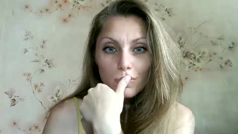 roxyfox18x01 online show from 20, 6, 2026