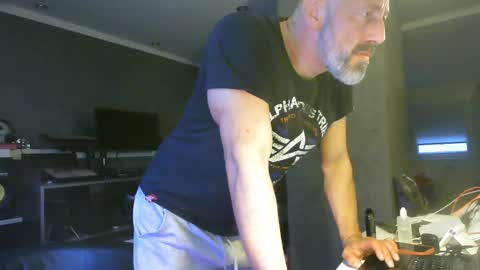 Chico que rico Caliente online show from 2, 5, 2026