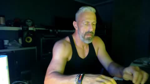 Chico que rico Caliente online show from 14, 6, 2026