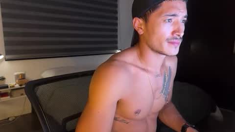 Snapshot of ryan_blueof chatting on 28, 5, 2026 Ryan Blue sex online show from 28, 5, 2026