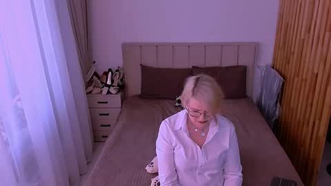 Sabrina MacMarren online show from 5, 6, 2026