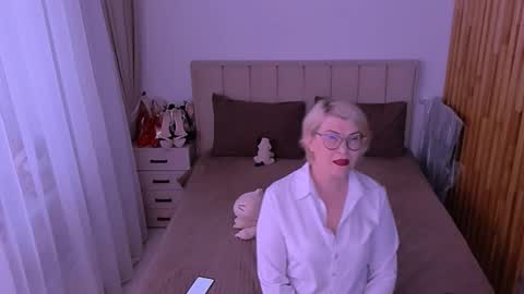 Sabrina MacMarren online show from 9, 6, 2026