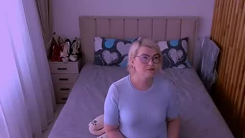 Sabrina MacMarren online show from 15, 6, 2026