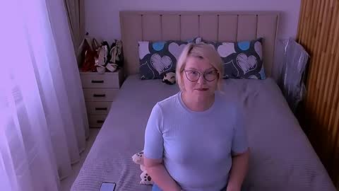 Sabrina MacMarren online show from 19, 6, 2026