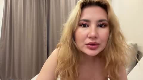 Snapshot of sacreed_lovee chatting on 5, 6, 2026 sacreed_lovee online show from 5, 6, 2026