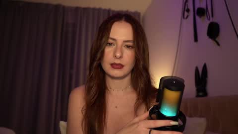 Snapshot of samanthavixen chatting on 4, 2, 2025 Goddess Samantha Vixen online show from 4, 2, 2025