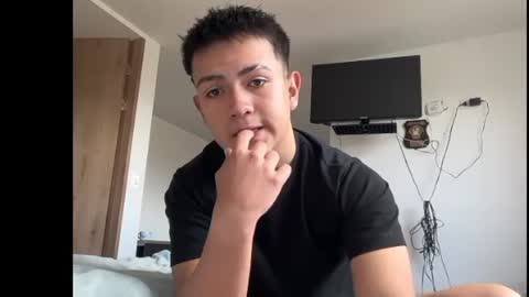 santiagomg_ online show from 10, 7, 2026