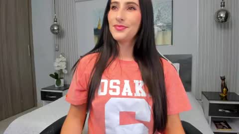 Snapshot of saragomez_1 chatting on 19, 5, 2026 Sara Gomez online show from 19, 5, 2026