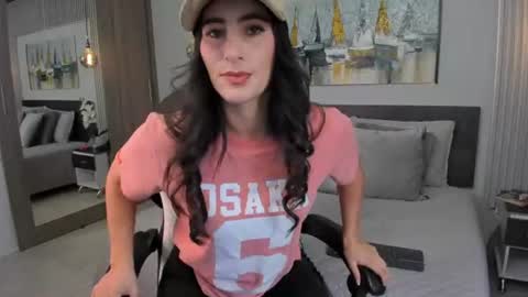 Snapshot of saragomez_1 chatting on 17, 6, 2026 Sara Gomez online show from 17, 6, 2026