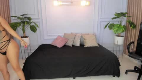 SaraRestrepo online show from 29, 3, 2026