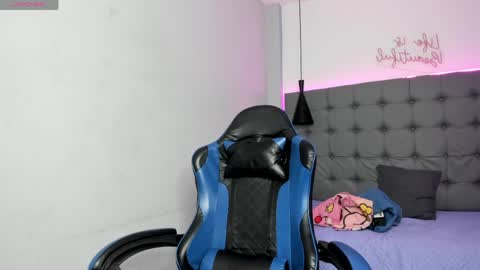 Snapshot of scarletcherry18 chatting on 22, 5, 2026 scarlet online show from 22, 5, 2026