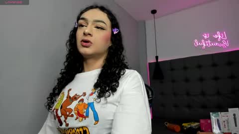 Snapshot of scarletcherry18 chatting on 3, 6, 2026 scarlet online show from 3, 6, 2026