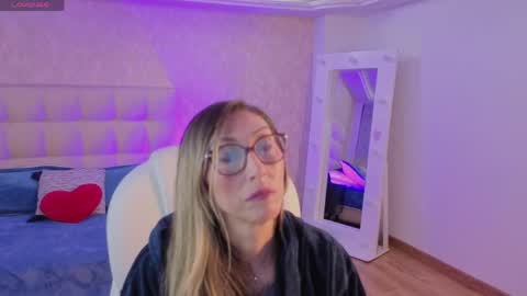 Snapshot of scarlett_079 chatting on 8, 6, 2026 Scarlett online show from 8, 6, 2026