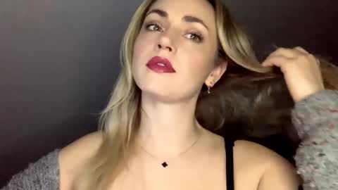ScarlettxBlonde online show from 19, 5, 2026