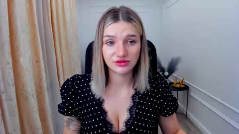 selenaemoore online show from 18, 6, 2026