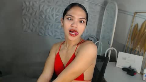 Snapshot of servicedoll18 chatting on 17, 4, 2026 Bella online show from 17, 4, 2026