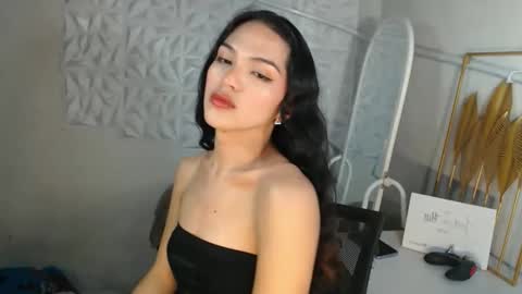 Snapshot of servicedoll18 chatting on 19, 4, 2026 Bella online show from 19, 4, 2026