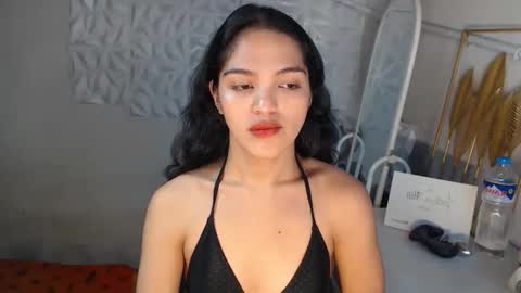 Snapshot of servicedoll18 chatting on 29, 4, 2026 Bella online show from 29, 4, 2026