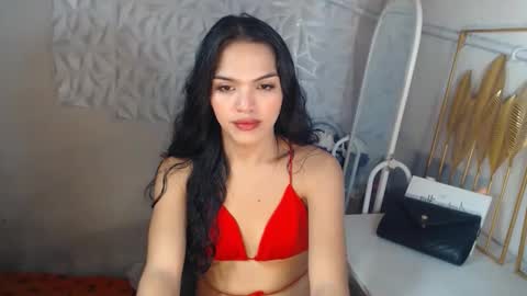 Snapshot of servicedoll18 chatting on 6, 6, 2026 Bella online show from 6, 6, 2026