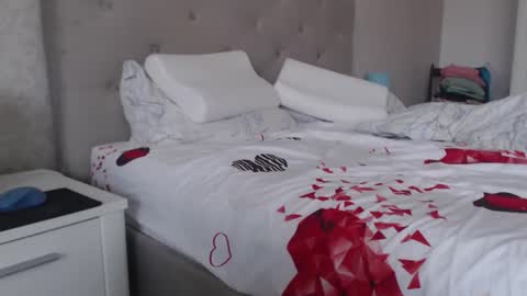 Sexyblonde4u58 online show from 27, 3, 2026