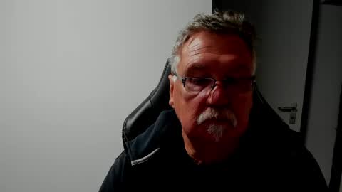 Snapshot of sharlots_pet chatting on 21, 4, 2026 sharlots_pet online show from 21, 4, 2026