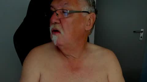 Snapshot of sharlots_pet chatting on 29, 4, 2026 sharlots_pet online show from 29, 4, 2026