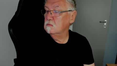 Snapshot of sharlots_pet chatting on 4, 5, 2026 sharlots_pet online show from 4, 5, 2026